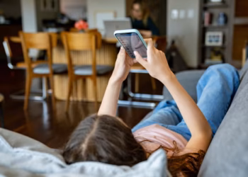 UK teenagers face 6-week social media ban to test effect