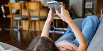 UK teenagers face 6-week social media ban to test effect