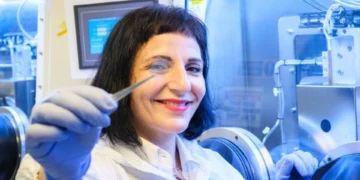 Scientists develop tiny solar cells that use car windows, glasses to generate electricity