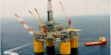 EU chief advocates end to new oil & gas drilling