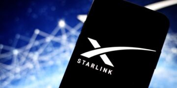 Starlink goes mobile, connects smartphones without antenna