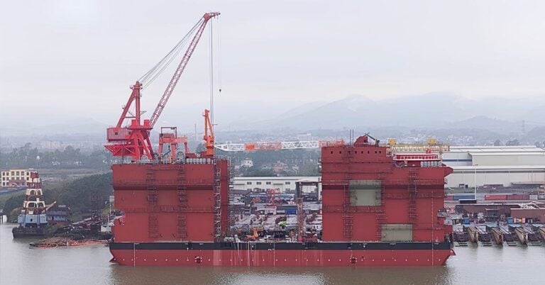 China unveils largest semi-submersible crane, Sihang Yongsheng