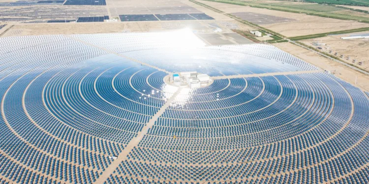 Chinese firm builds world’s largest hybrid solar plant to supply power at night