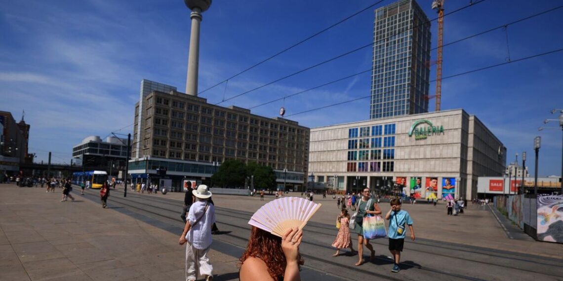 Scorching Europe records 25,000 heat deaths