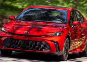 Toyota recalls 508K Camry Hybrids for blank instrument cluster displays